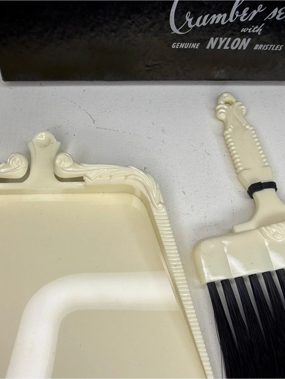 Vintage Aristocrat CRUMBER SET Brush crumb pan Plastic vintage NOS w/box